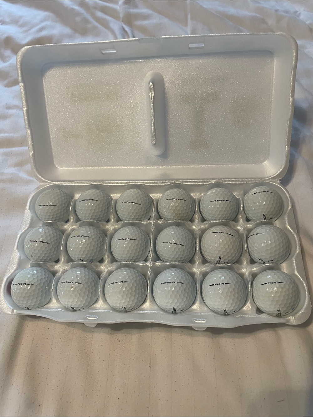 Titleist ProV1 Pro V1 Golf Balls 18 In Excellent Condition 4A